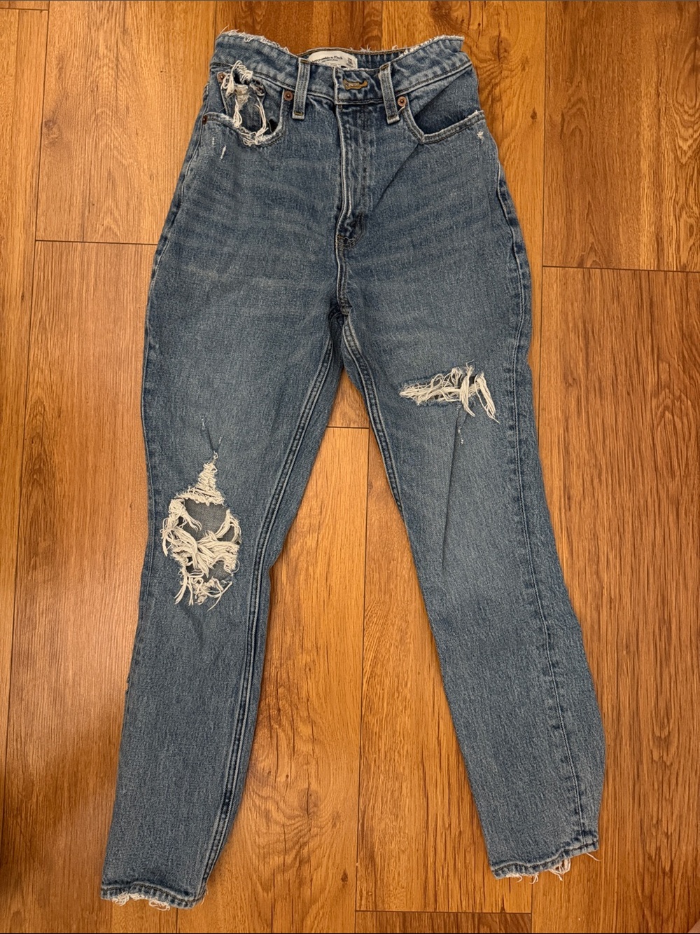 Abercrombie & Fitch medium wash curve love High-Rise mom jean